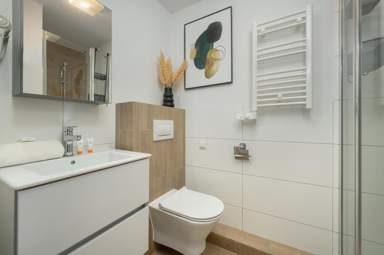 Trendy Studios With Home Office Near Wroclaw Main Station By Noclegi Renters Buitenkant foto